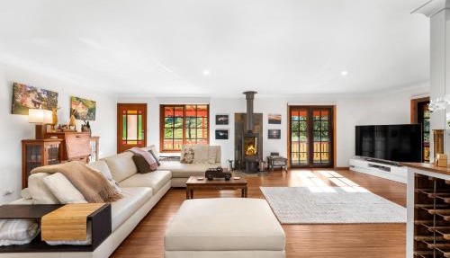 Serene Farm Stay, Modern 3BD, Central Tilba near Mystery Bay! Pets OK