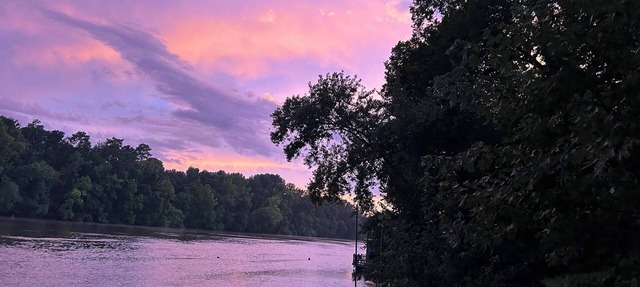 Serene Riverfront Retreat near Historic Camden Sleeps 9 with RV Hookup, WiFi, AC
