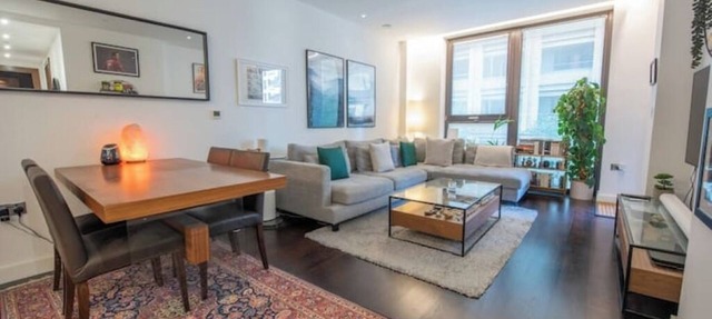 Serene, Spacious 2BR 2Bath Manhattan Style Flat | Gym | Balcony | 2 mins to Tube