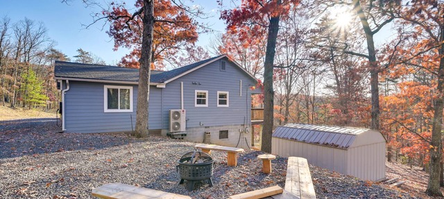 Serene Springfield Retreat on 6 Acres w/Hot Tub!
