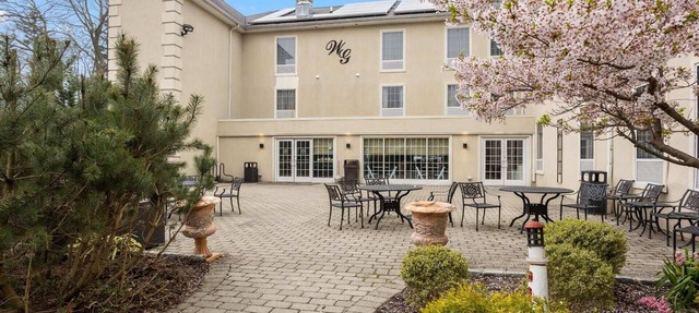 Serene Stay With Amenities & Breakfast bar