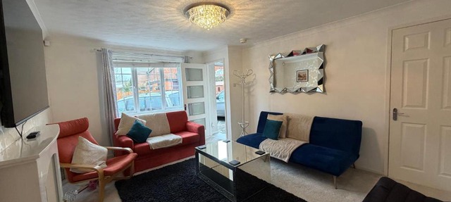 Seven Sleeper Property Near Batley Centre