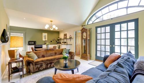Shared Hot Tub: Historic Cottage, Walk to Elm Park