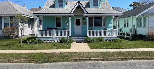 Shore cottage steps away from warm sandy feet