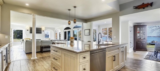 Short drive to Downtown Cambridge | Private Dock | Sleeps 22 | Pool | Hot Tub |