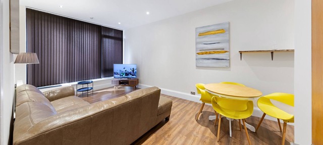 Shortlet Express, Stunning 3 bedroom apartment by Barking station