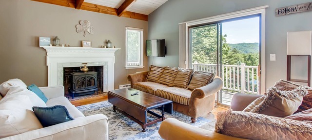 Silver Spring Chalet – Spacious 4BR Retreat in Killington Region, Pittsfield, VT, Sleeps 11