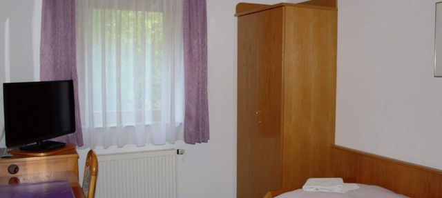 Single room with shower and WC