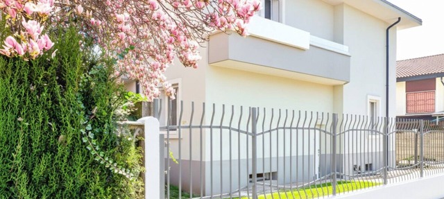 Single villa surrounded by greenery and a few steps from the center of Milan
