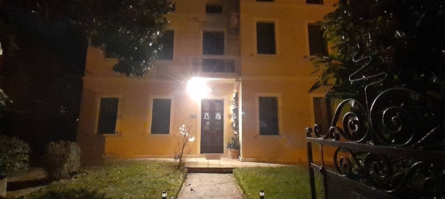 SINGLE VILLA WITH PRIVATE GARDEN AND PARKING IN THE CENTER OF TREVISO CITY