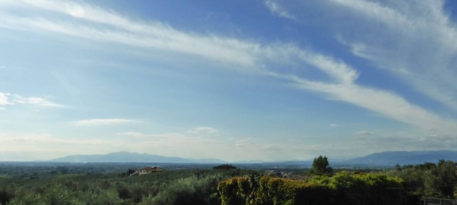 Situated inside olive oil farm, Altabina enjoys a panoramic position over the valley and the large h