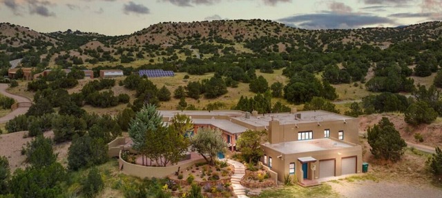 Ski Discounts! Chamisa - Private Desert Luxury on 15 Acres with Huge Patio, Hiking Trails, Breathtaking Sunset & Mountain Views