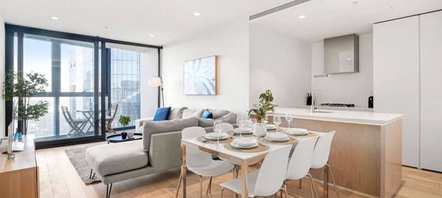 Sky High 3BR Central Apt w/City Views and Parking