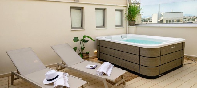 Sky Suite with View & Jacuzzi