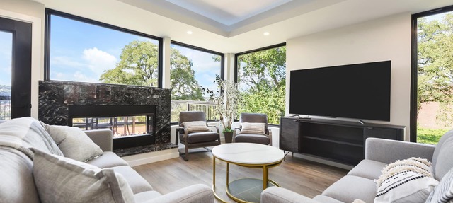 Skyline Haven:5BR/3.5BA + Garage Parking + Rooftop