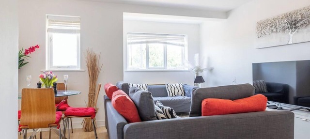 Skyline Haven Modern 2BR w/Free Parking & 4kTV