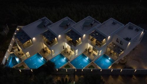 SKYROS BLUE SUITES