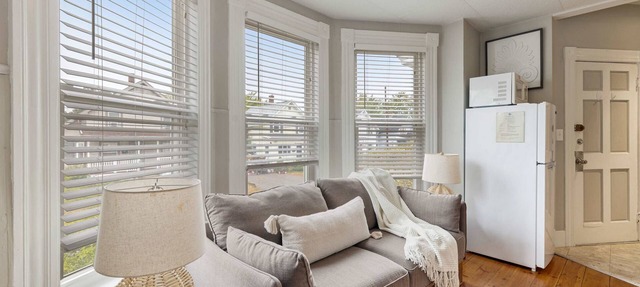 Sleek & Bright 1st Flr Studio Short -Midterm Stays