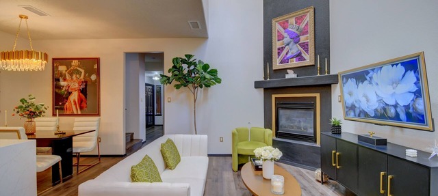 Sleeps 11! Mountain View’s. Fully renovated 4 Bedroom 3 Full Bathroom.