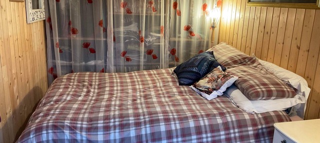 Sleeps 2, includes breakfast