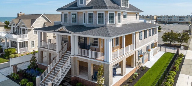 Sleeps 24 - 90 steps to the Beach!