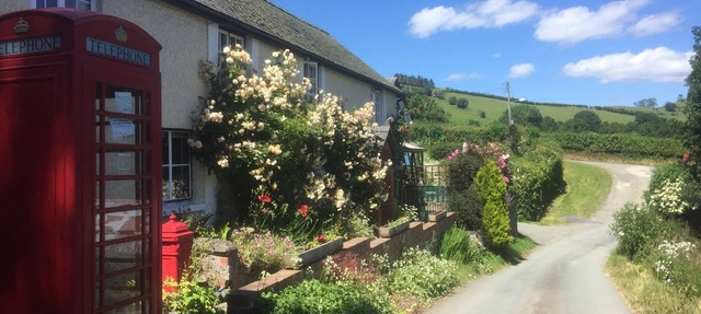 Sleeps 14-18. Hot tub, games room, woods