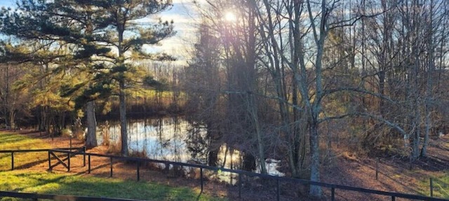 Small Bunkhouse on Horse Farm with Pond!