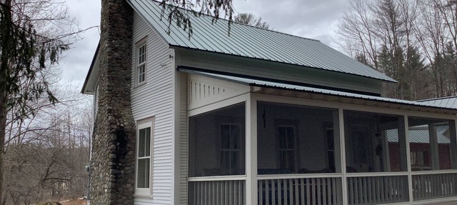 Small, charming cottage built 1850's. Hiking, skiing nearby. Middlebury 15 min.