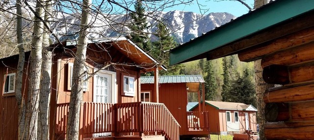 Small Group Cabin Ideal to Relax and Explore Nature in Alaska
