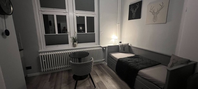 Small studio apartment by the park with parking space