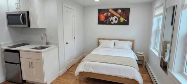 ~Small Studio - Close to JFK - Steps to Subways~