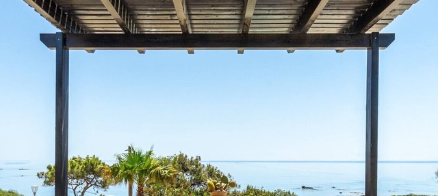 Smaragdi BeachFront Villa
