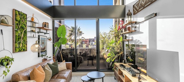 Sol Docklands | Large 3BR Loft, Infinity Pool, Gym, Free Parking & Free Trams