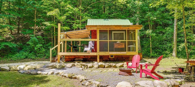 Solar-Powered Brandon Studio Cabin: Hiking Access