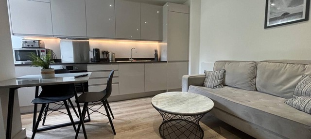 Solihull Studio | Parking WiFi NEC BHX