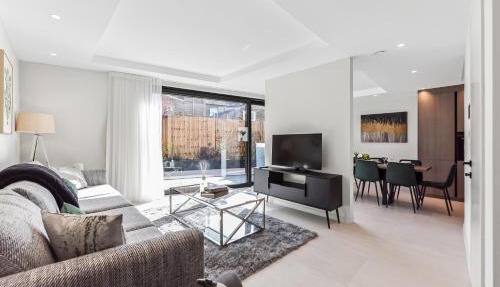 Sophisticated & Spacious Luxe 5BR Home