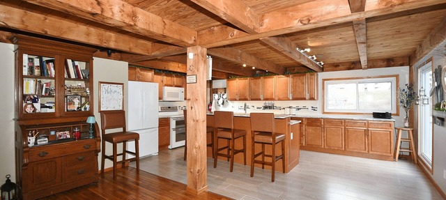 Southern Pines Spacious 5-bedroom farmhouse in amazing Washington, PA with AC.