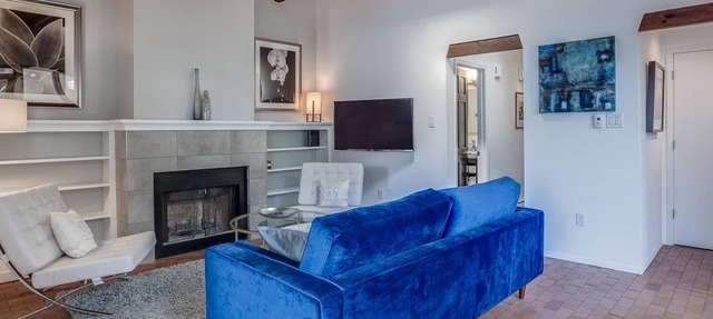Southwest Modern 2+2 Home, Private Courtyard & Fenced Backyard Centrally Located