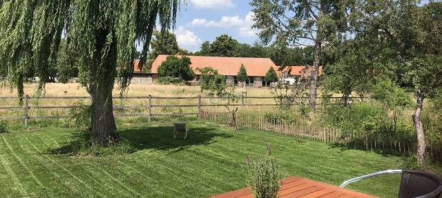 Space, peace, serenity - relaxation with a view of the historic estate