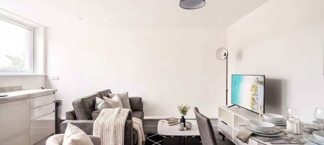 Spacious 1 Bed Apartment in Central Wrexham w WiFi