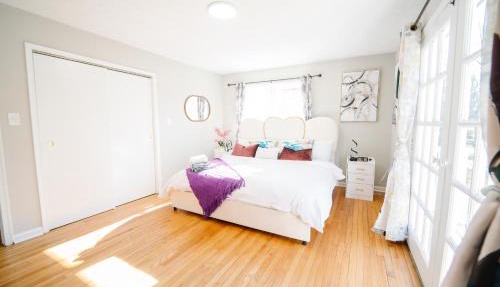 Spacious 10BR 5BA Free Parking Minutes to DC with Pool