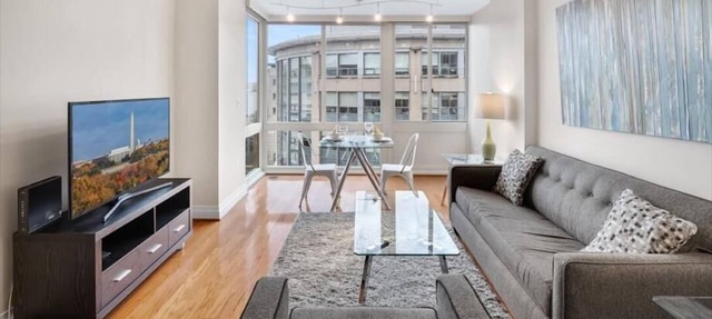 Spacious 1BR Apt | Full Kitchen + Gym | by GLS