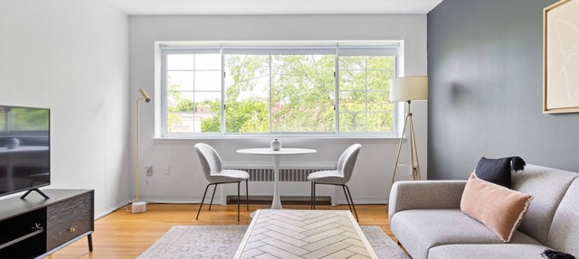 Spacious 1BR steps from Cooldige Corner in Brookline, by Blueground