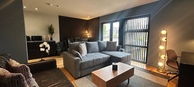 Spacious 2 Bd Apt w/Fast Wifi+CableTV+Audio System