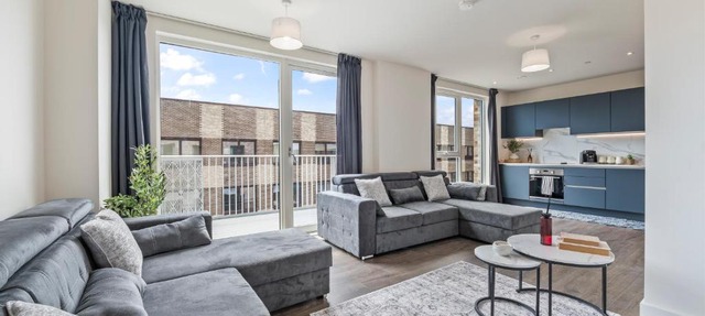 Spacious 2-Bed Apartment - Sleeps 8 - Balcony