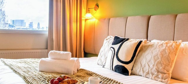 Spacious 2-Bed Flat | Sleeps 5 | King Bed | Fast Links to City & Wharf