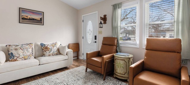 Spacious 2 Bed2 Bath Guest Suite Apt with HOT TUB and EV Charging