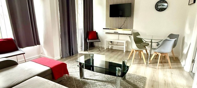 Spacious 2 Bedroom flat with Balcony – 5 min to Kennington Tube, Central London