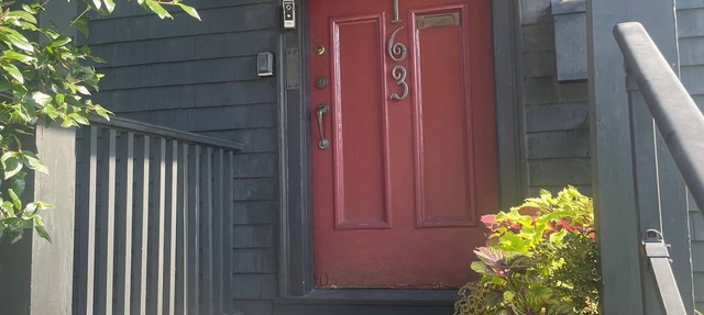 Spacious 2 bedroom home in Harvard Square with permitted free on street parking