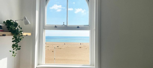 Spacious 2BD Flat With Stunning Views Folkestone
